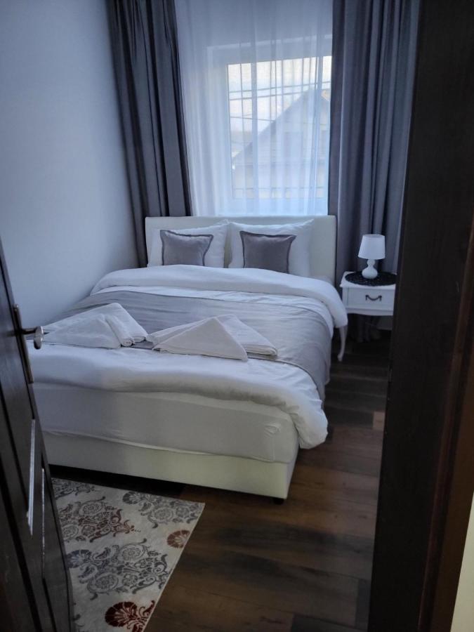 Sky Lux Apartmani Surcin Exterior photo