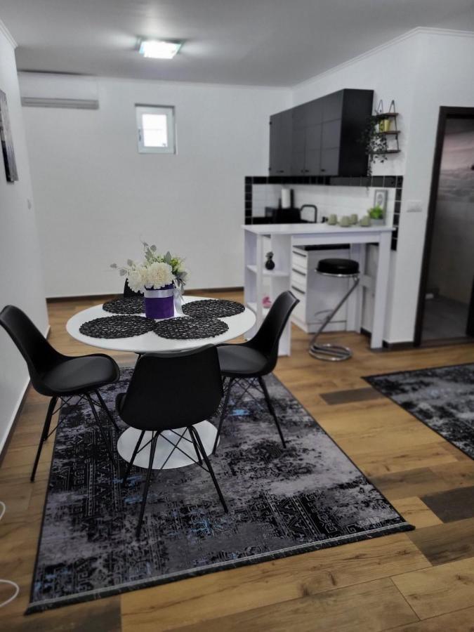 Sky Lux Apartmani Surcin Exterior photo