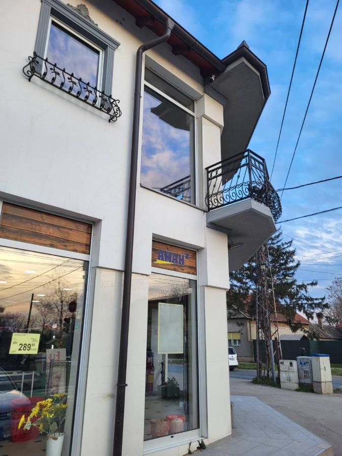 Sky Lux Apartmani Surcin Exterior photo